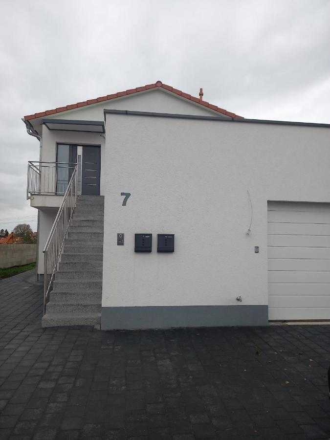 Neubau Appartement Mit Terasse, Privater Eingang,Parkplatz,Kueche Fuerth Luaran gambar